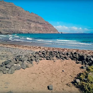 Видео - Playa de La Cantería - пляж на Лансароте, прогулка пешком