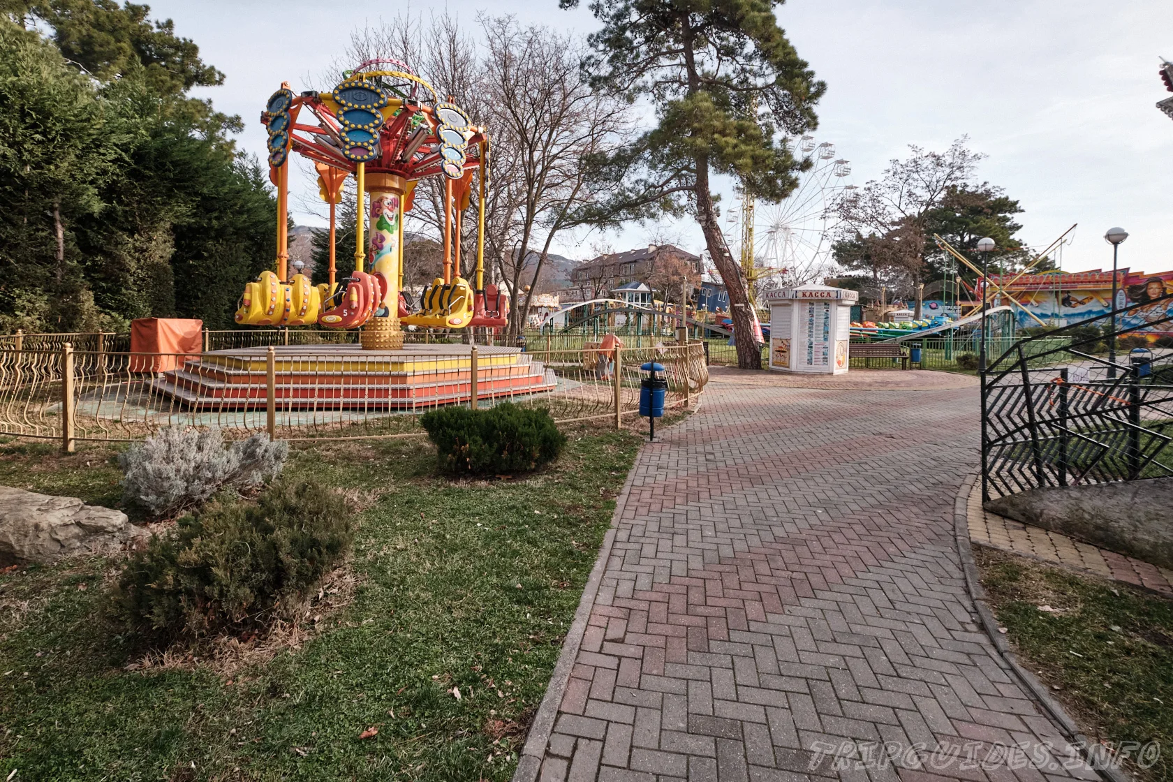 Фото №2 - Центральный парк аттракционов Лунопарк в Геленджике